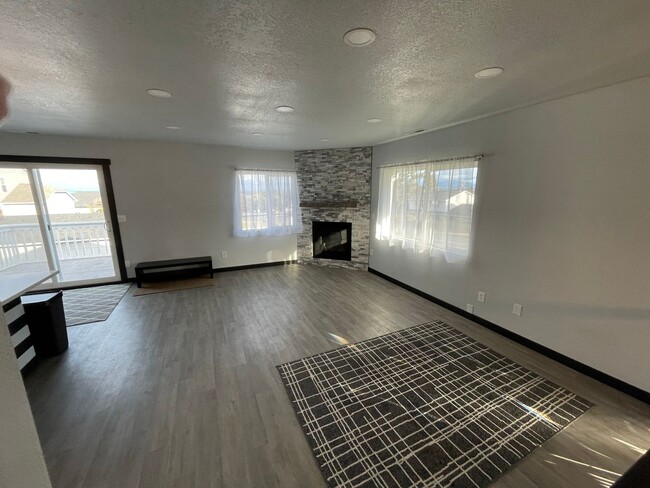 Building Photo - 2320 D Ave