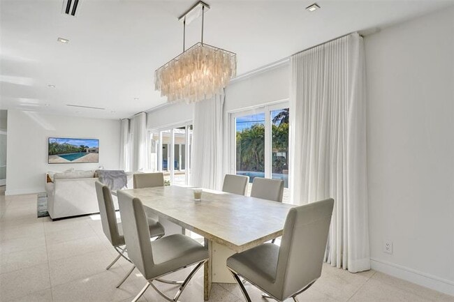 Building Photo - 2514 Yacht Club Blvd