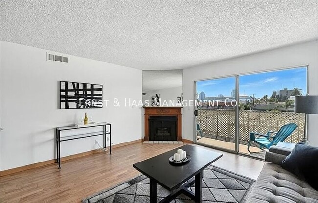 Building Photo - 955 E 3rd St