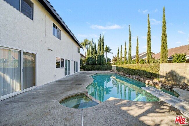 Building Photo - 243 Blanquita Way