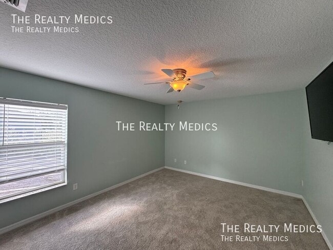 Building Photo - 1328 Karok St