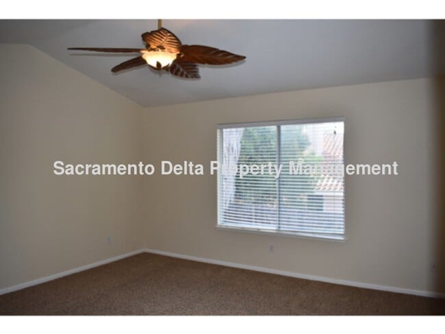 Building Photo - Rocklin home with pool & newer HVAC!