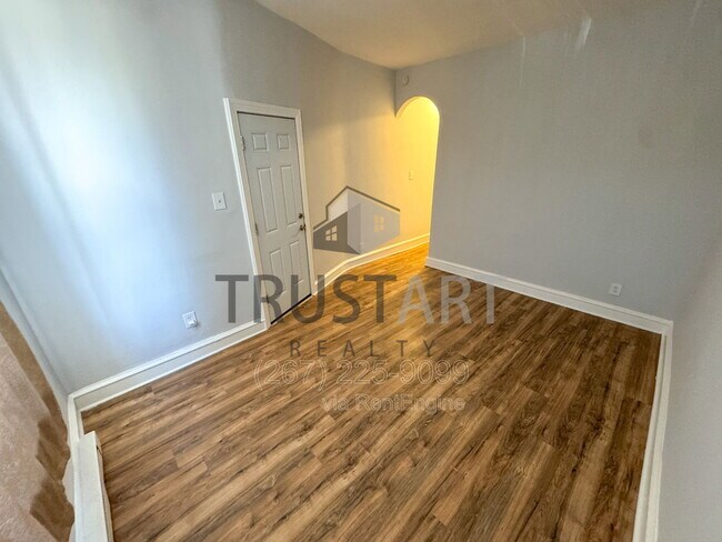 Building Photo - 2446 N 33rd St