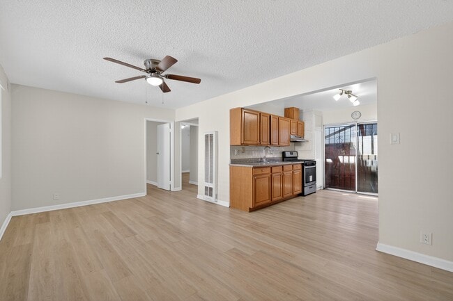 Building Photo - 2046 Rutherford St