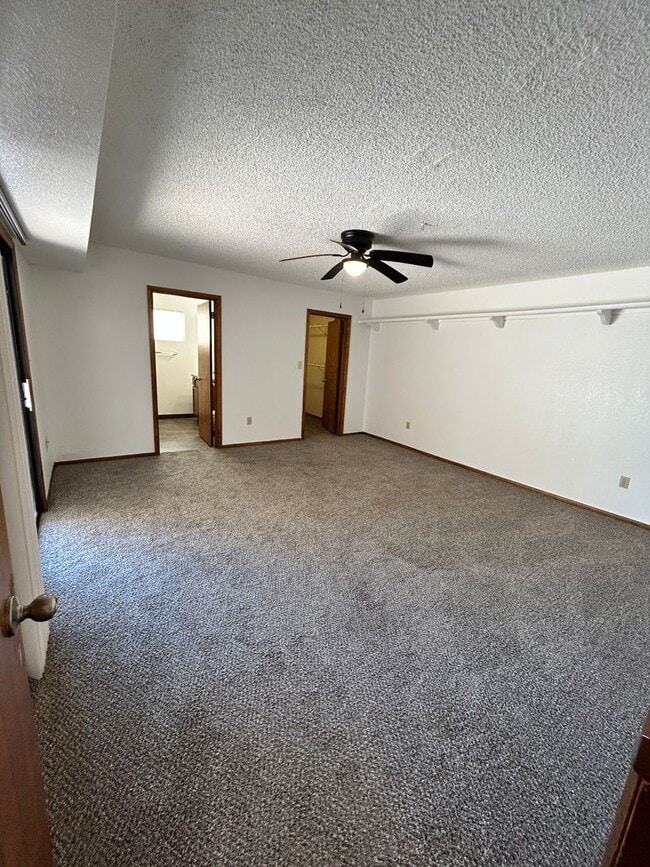 Building Photo - Great Unfurnished home!