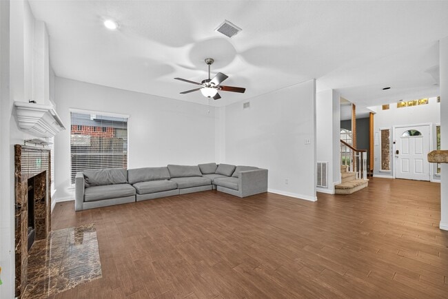 Building Photo - 6311 Drake Elm Dr