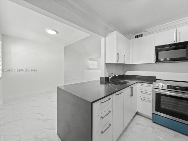 Building Photo - 10010 NW 9th St Cir