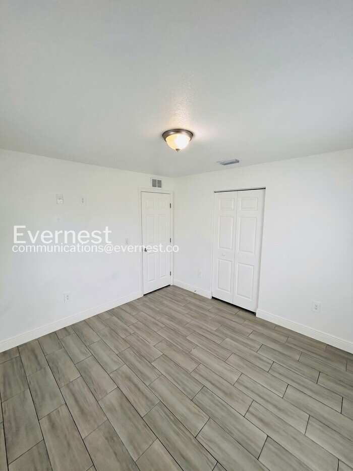 Building Photo - 1132 Maybury Dr