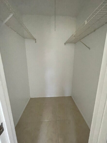 Building Photo - 1537 Barbarie Ln