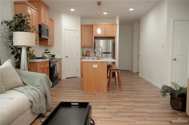 Building Photo - 5 Redbud Ln