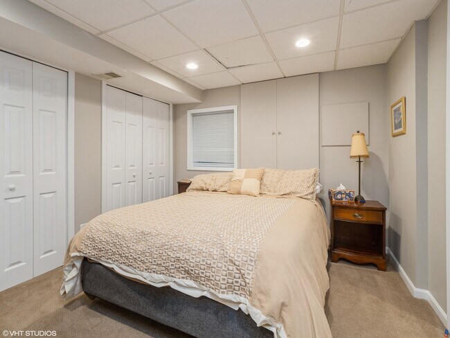 Building Photo - 445 Blue Ash Dr