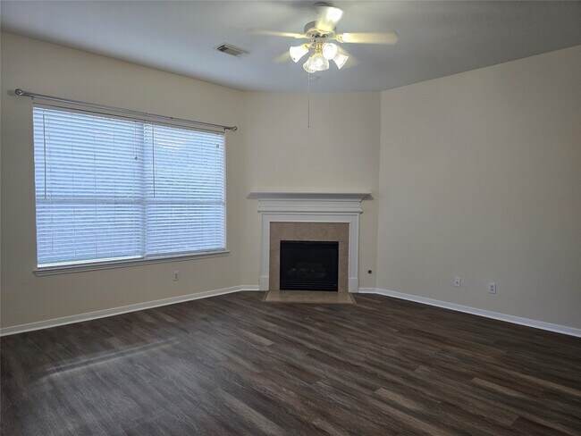 Building Photo - 2706 Courtyard Ln