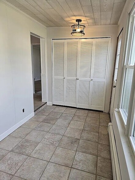 Building Photo - 84 Rollstone Ave