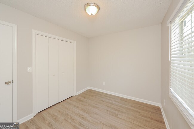 Building Photo - 1120 Brenton Dr NW