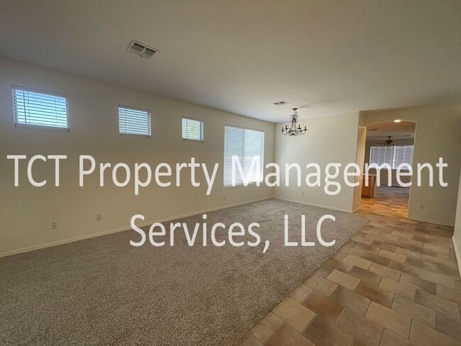 Building Photo - Great 3 Bedroom with Community Pool!