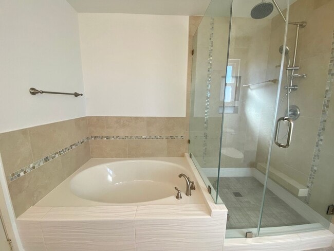 Building Photo - Gorgeous 3 bed 3 bath home in Thousand Oaks - First Time Rental!