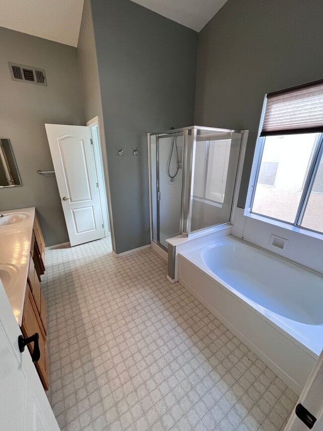 Building Photo - North East- 5 bedroom/ 2.5 bathroom single family home