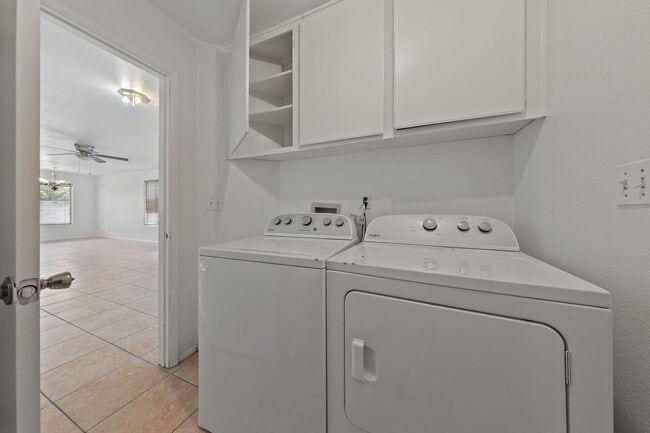 Building Photo - Spacious 4-Bedroom Home on Oversized Lot –...