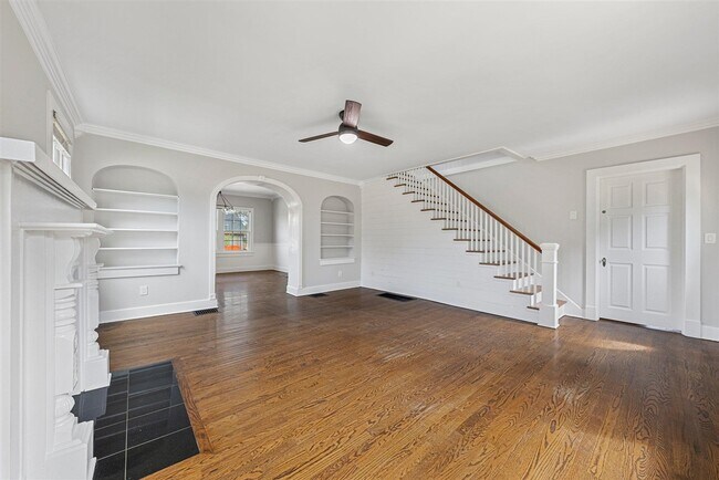Building Photo - 943 Nutwood St