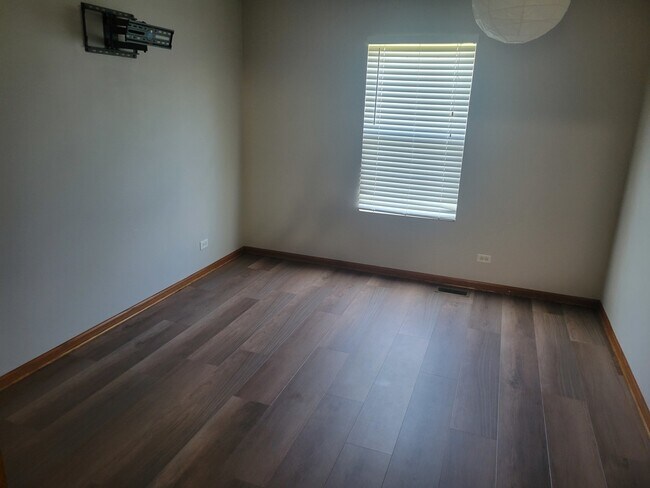 Building Photo - 8525 Sawyer Ct