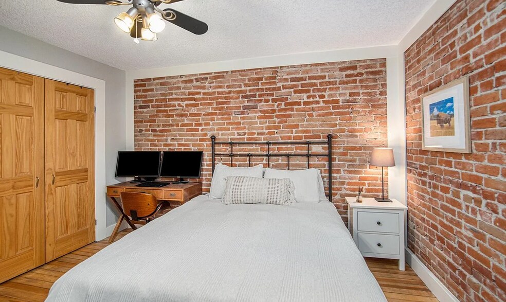 Building Photo - 121 E 8th Ave