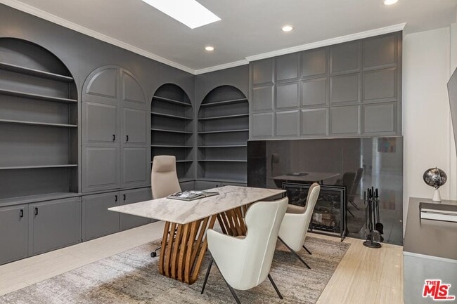 Building Photo - 703 N Maple Dr