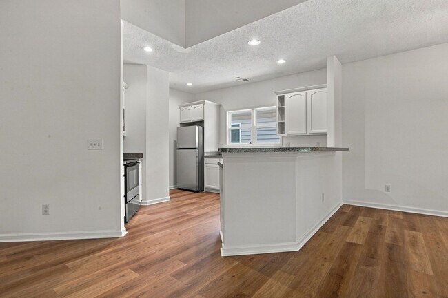 Building Photo - 13 Paddington Ln
