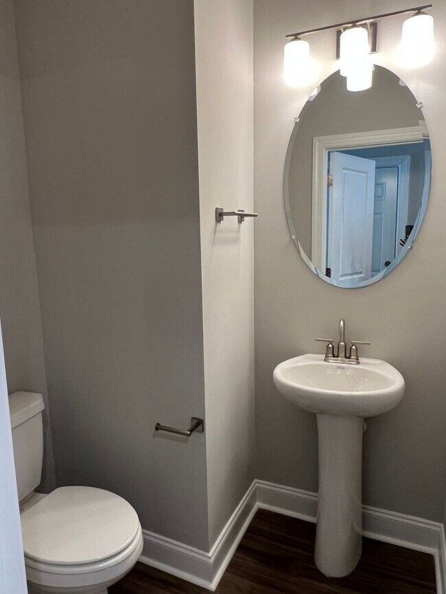 Building Photo - Lovely Three Bedroom Townhouse in Washington Square!- Half Off First Month's Rent For Qualified A...