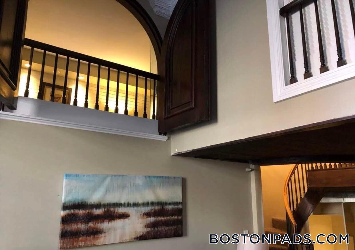 Building Photo - 113 Beacon St