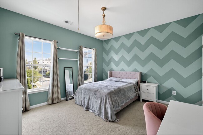 Building Photo - 4 Bed, 4.5 Bath Single Family Home in Clar...