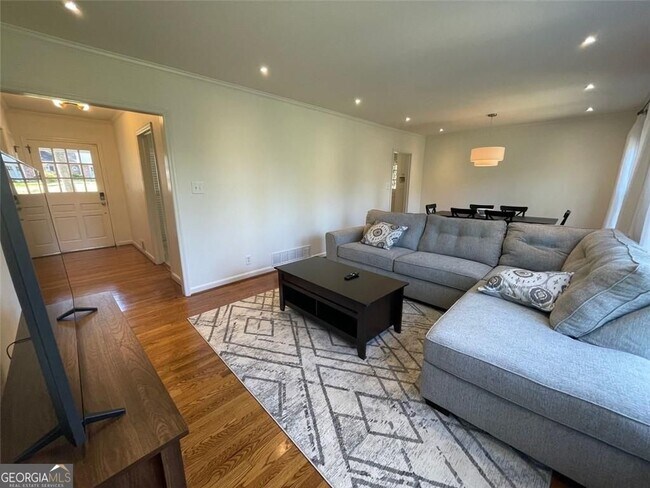 Building Photo - 370 Herrington Dr NE