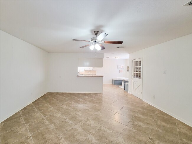 Building Photo - 2115 Forest Oaks Dr