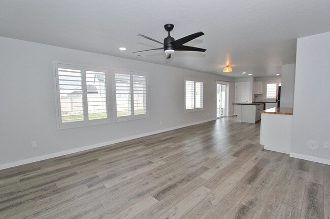 Building Photo - 6587 S Memory Wy