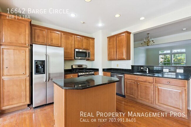 Building Photo - 16642 Barge Cir
