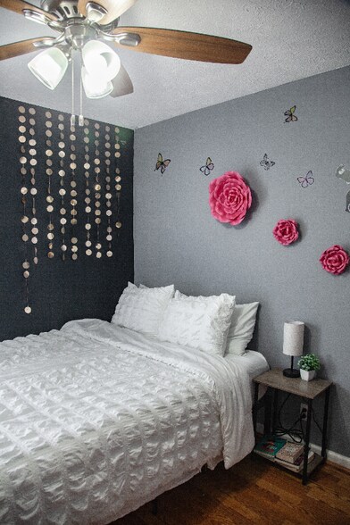 Building Photo - 6009 Monroe Crossing