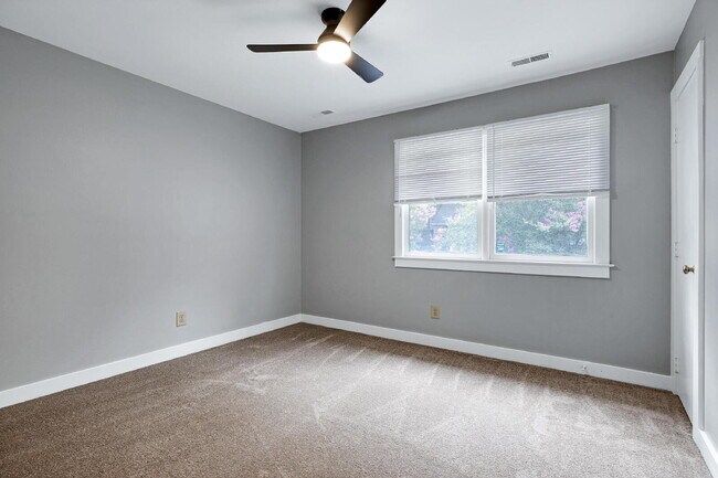 Building Photo - 5544 Kaplan Dr