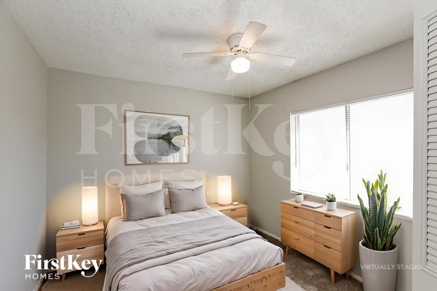 Building Photo - 4656 W Townley Ave