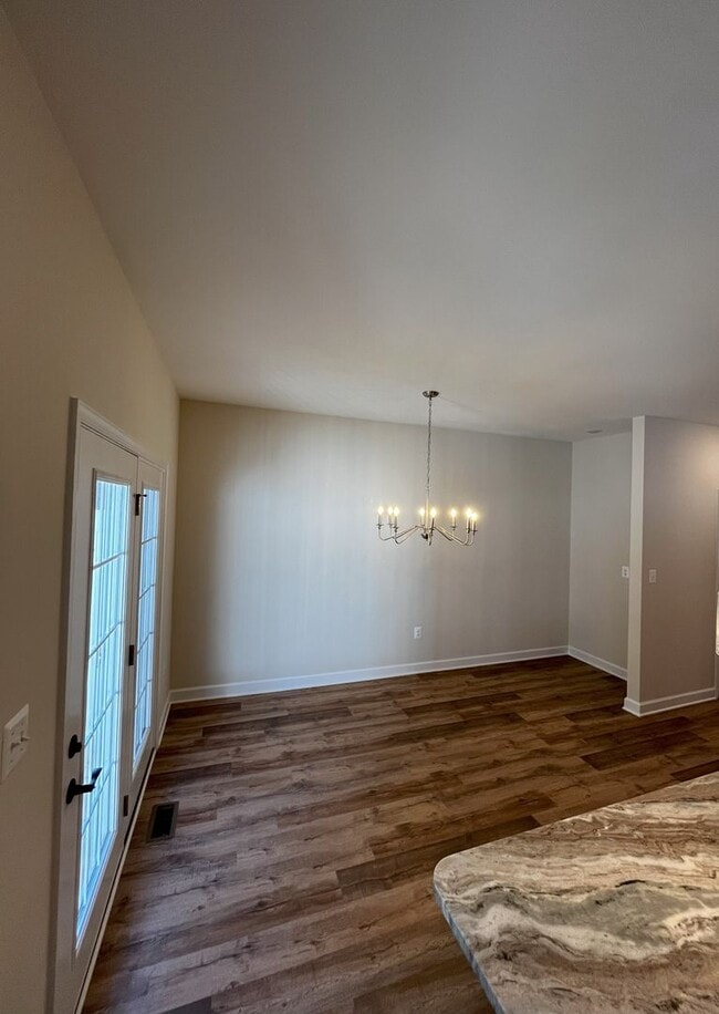 Building Photo - Luxury Townhome in Congers Creek