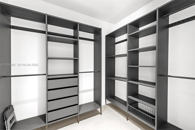 Building Photo - 2572 NE 182nd Terrace