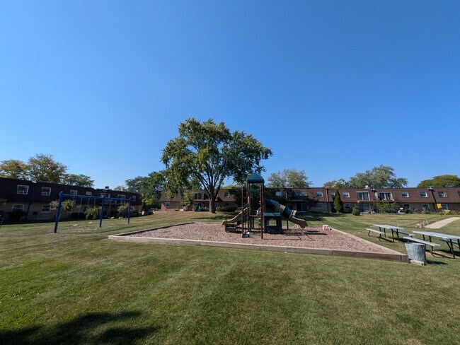 Building Photo - Newly Renovated 1-Bedroom Condo in the Hea...