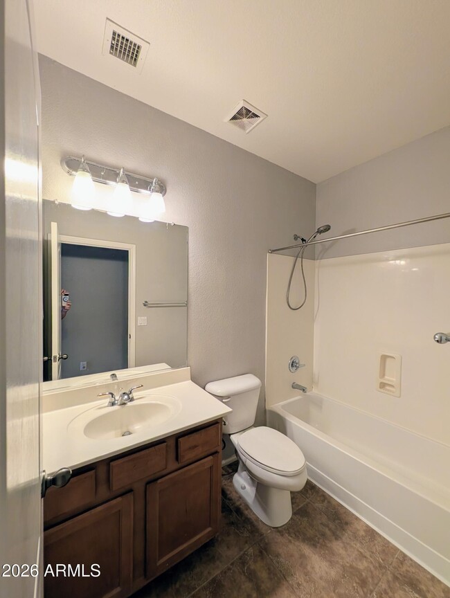 Building Photo - 738 E Saddle Way
