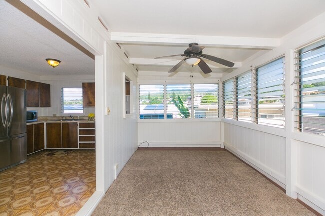 Building Photo - Amazing views, spacious floorplan, bonus f...