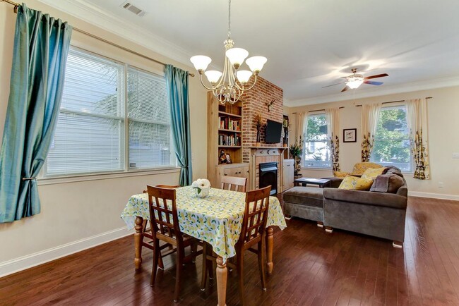 Building Photo - Furnsihed 3 bed 2.5 bath on 31st Street