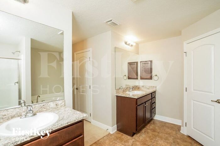 Building Photo - 3619 SW Ballweg St