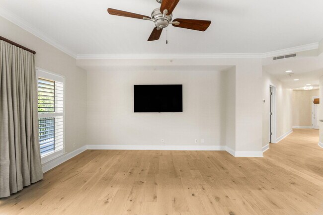 Building Photo - 1732 W County Hwy 30A