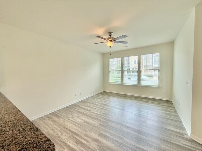Building Photo - **$50 PRICE REDUCTION** Stunning 3BD, 2.5B...