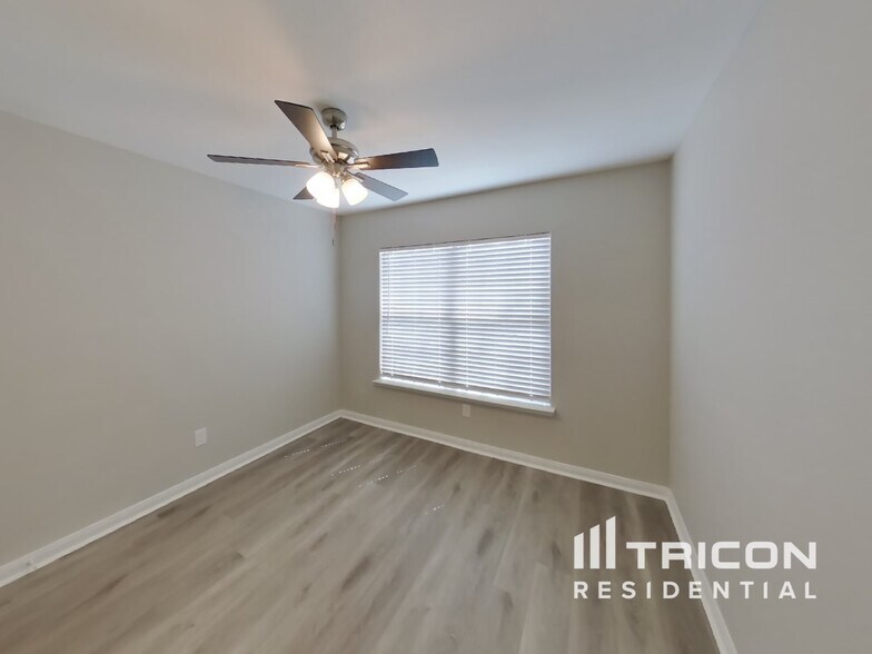 Building Photo - 1419 Coltview Pl