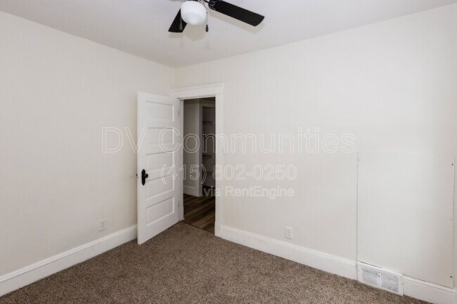 Building Photo - 3971 E 71st St