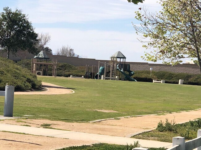 Building Photo - Murrieta Home with 6 Bedrooms plus a Bonus...