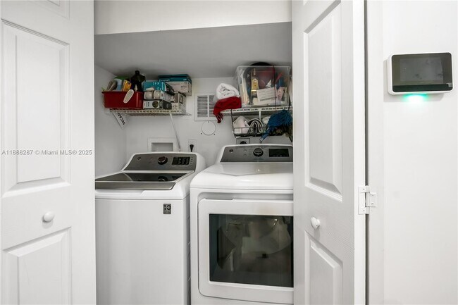 Building Photo - 667 NW 208th Dr
